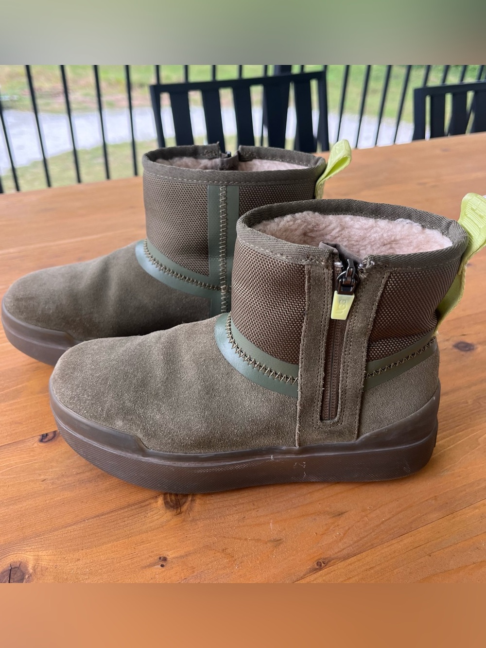 Women’s Ugg Classic Tech Mini boots, Olive Green,  size 5
